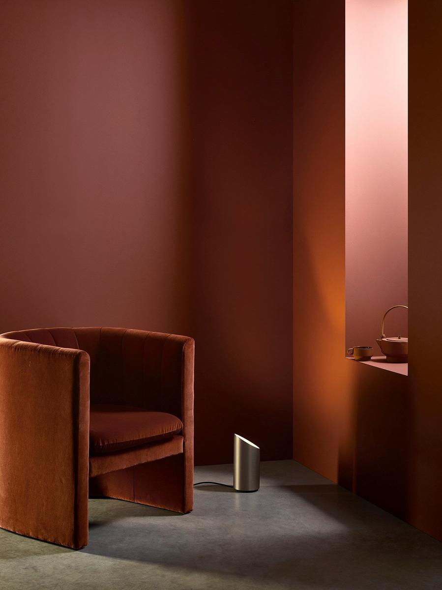 LED aluminium floor lamp | Cut by Astro lighting