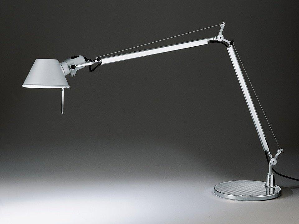 Direct light aluminium table lamp | Tolomeo by Artemide