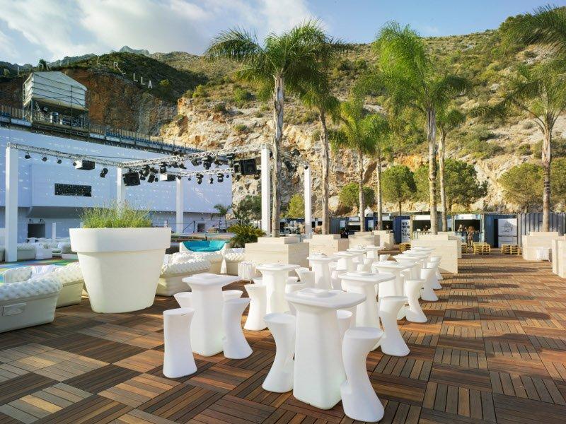 Polyethylene high table | Moma Aire High by Vondom