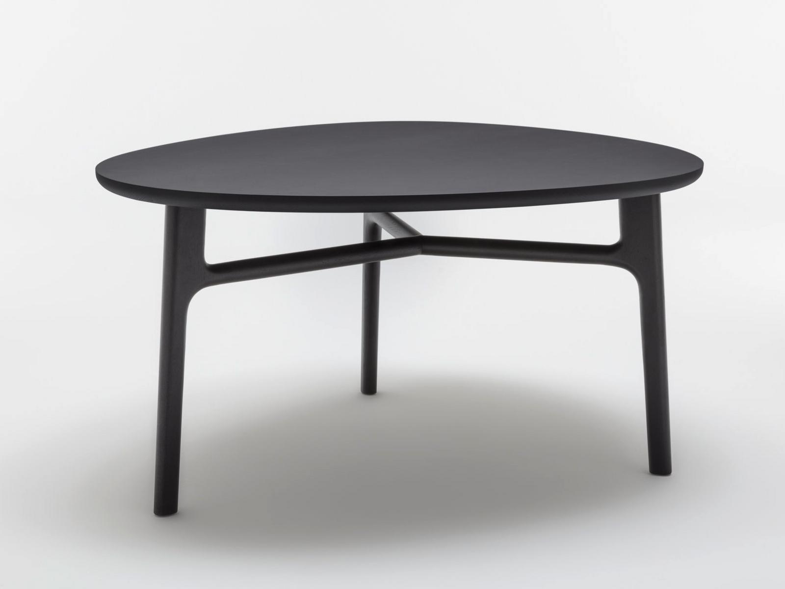 Solid wood dining table | 909 by Rolf Benz