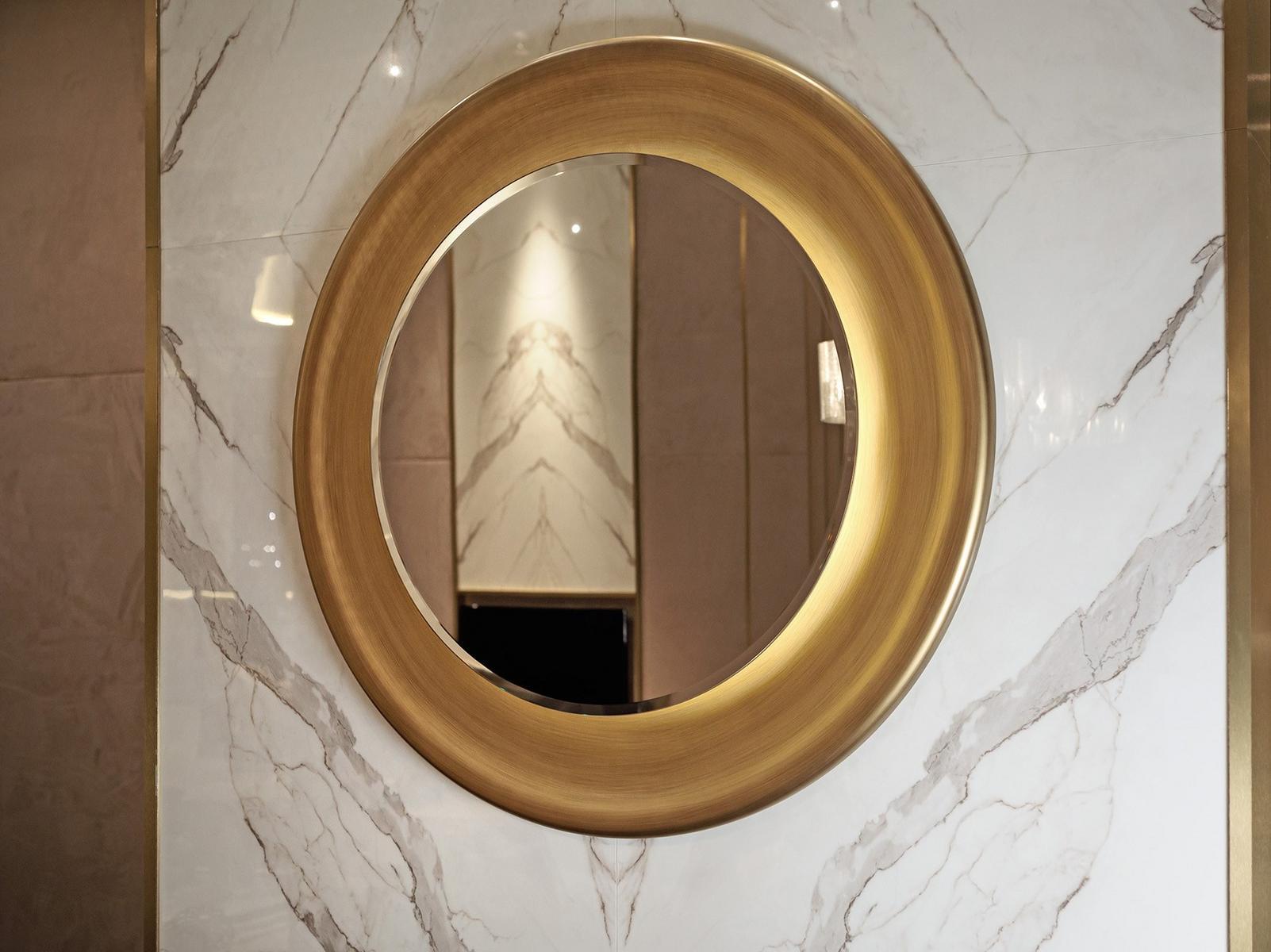 Round framed wooden mirror | Melting Light by Turri