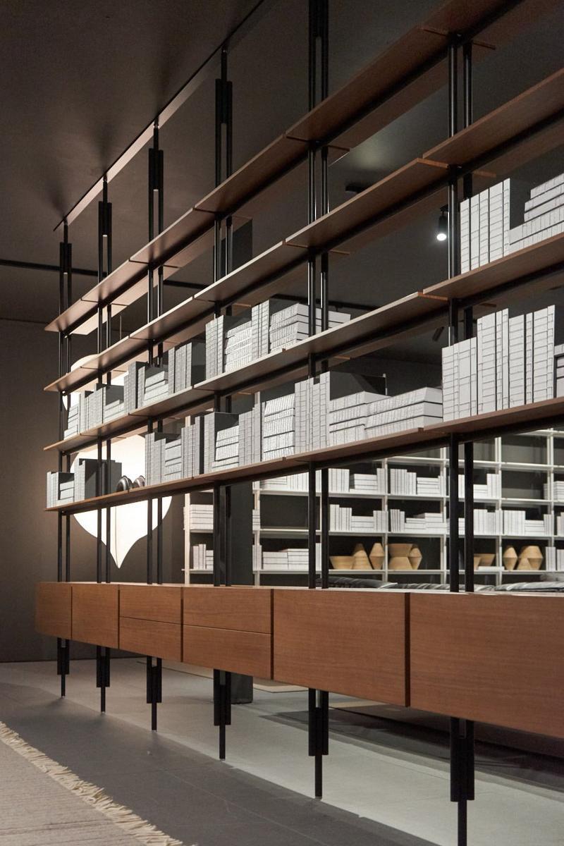 Open floor-ceiling mounted bookcase | Jack by B&B Italia