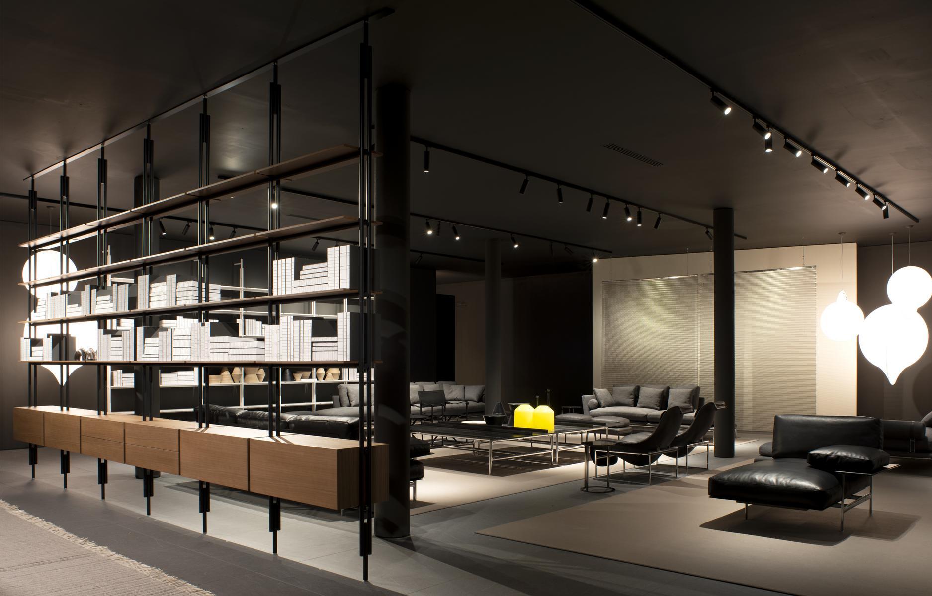 Open floor-ceiling mounted bookcase | Jack by B&B Italia