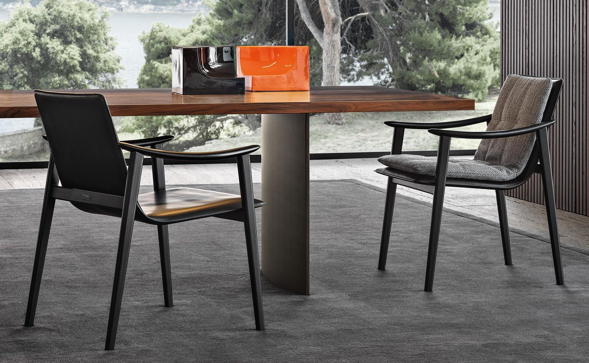 Tanned leather chair with armrests | Fynn Saddle Hide by Minotti