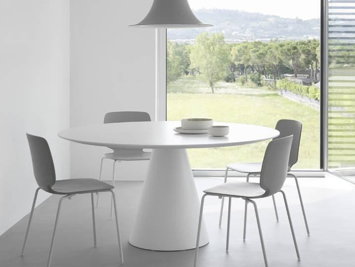 Round polyethylene table | Ikon 865 by Pedrali