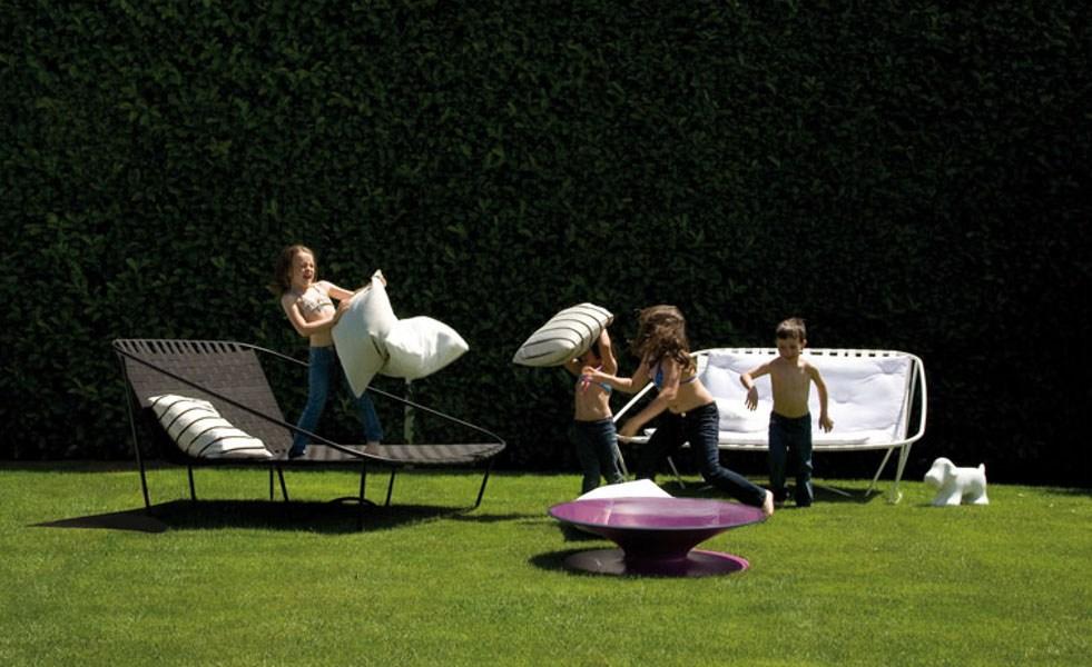 Steel and elastic strapes garden bed | Big by Arflex