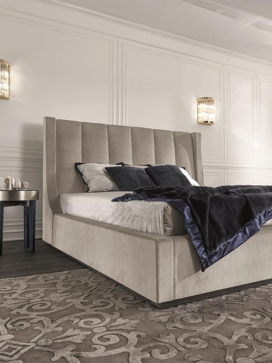 Leather bed with high headboard | Kubrick by Longhi