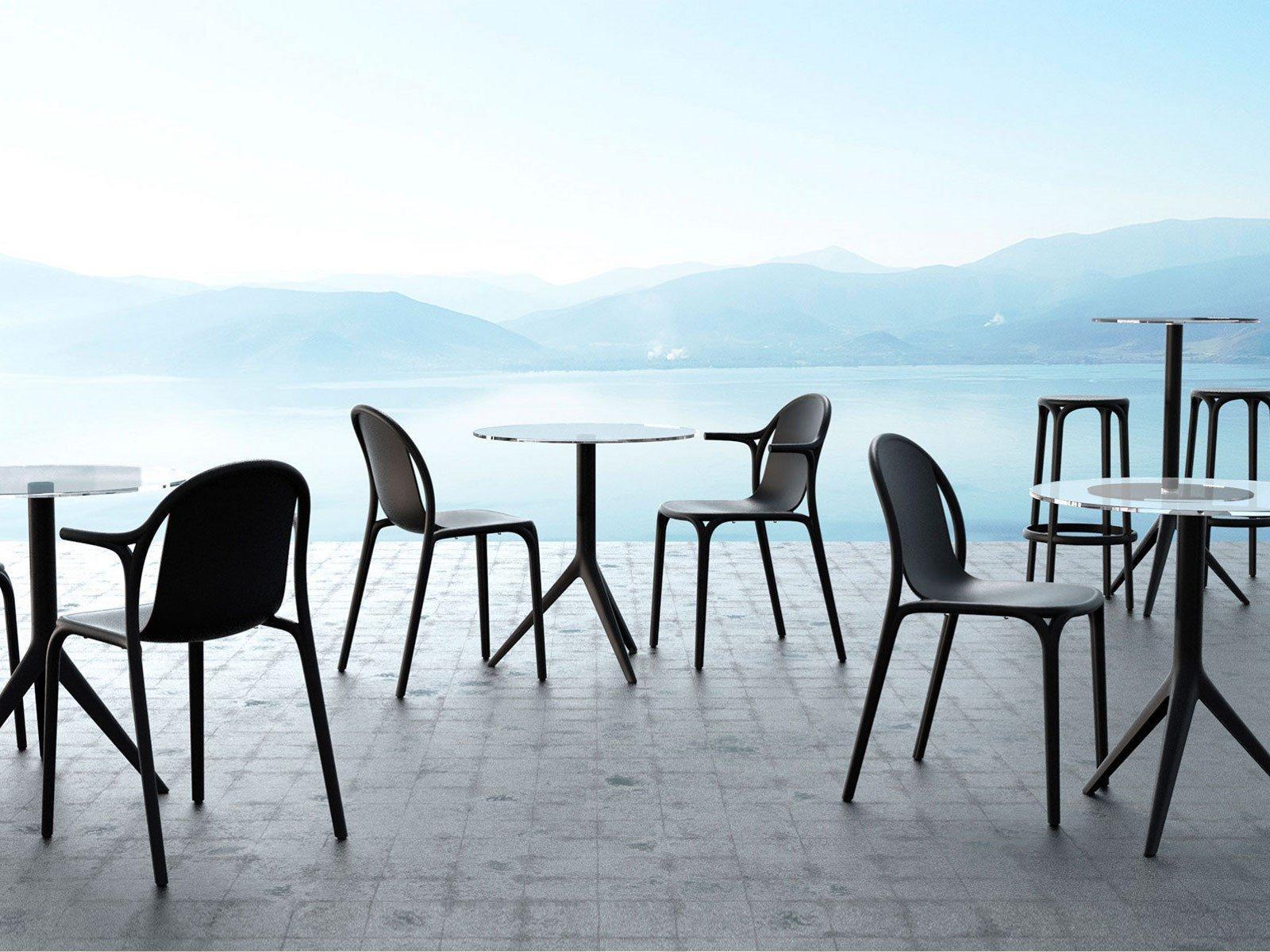 Stackable garden chair with armrests | Brooklyn by Vondom