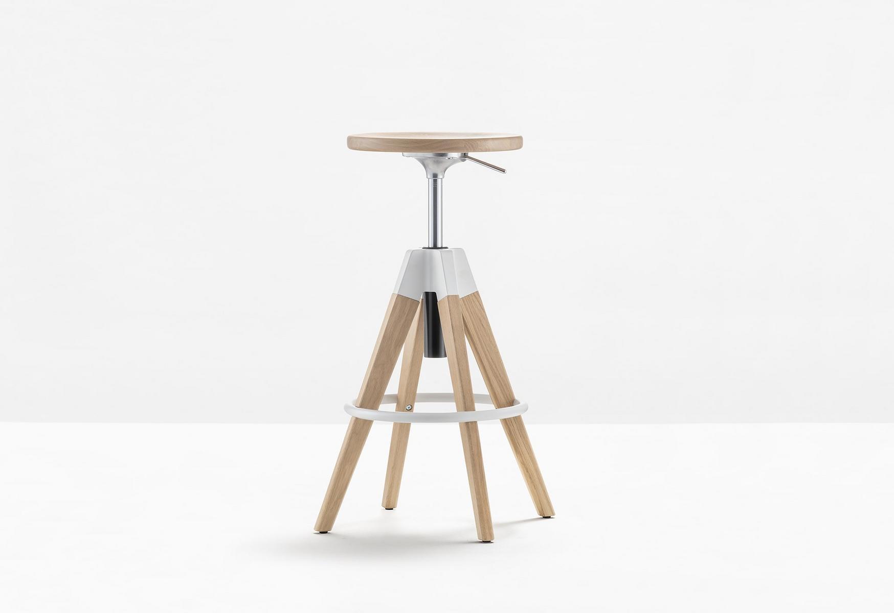 Swivel oak stool with gas lift | Arki-stool Arkw6 by Pedrali