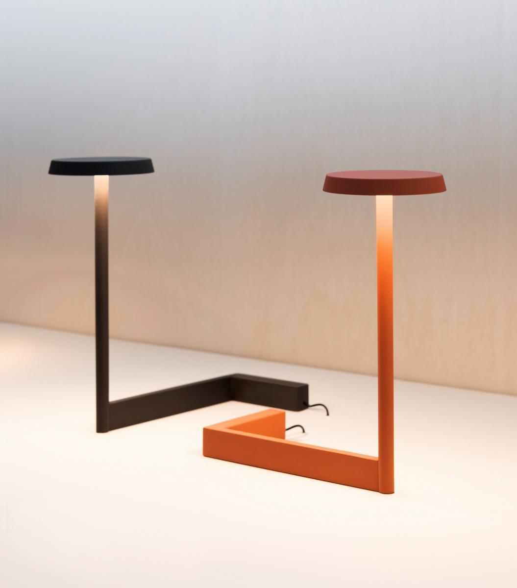 LED metal table lamp | Flat 5970 by Vibia