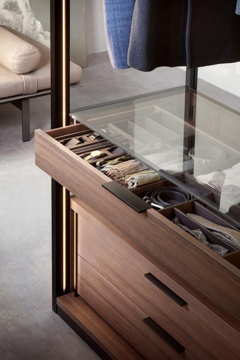 Sectional walk-in wardrobe | Open by Lema
