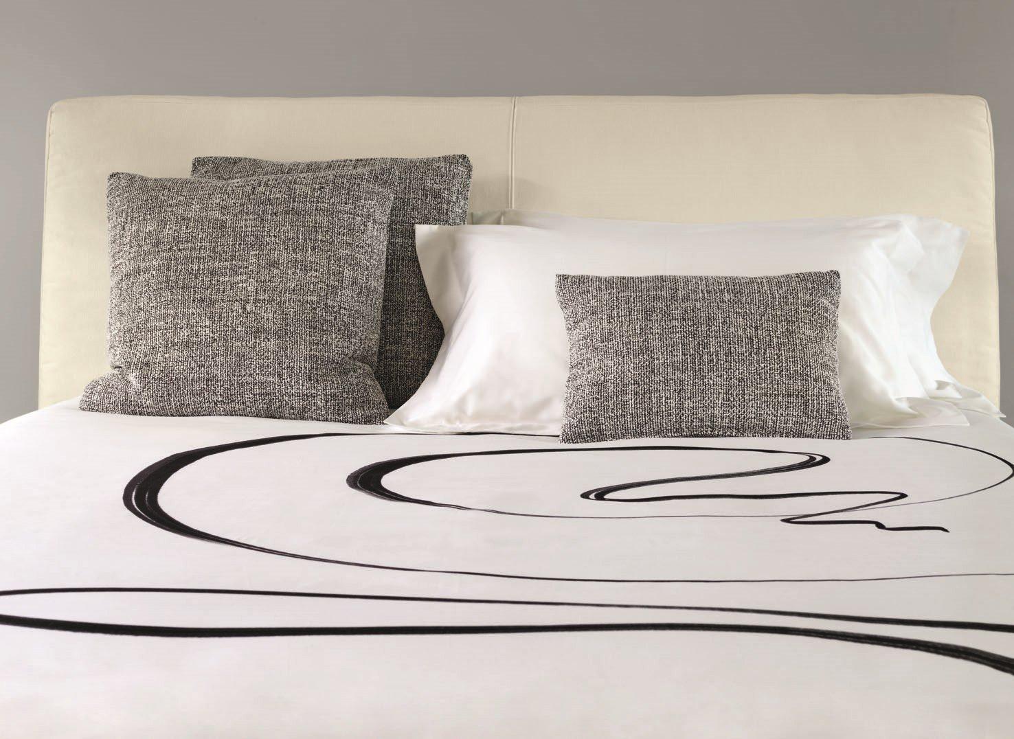 Upholstered double bed | Myplace by Flou