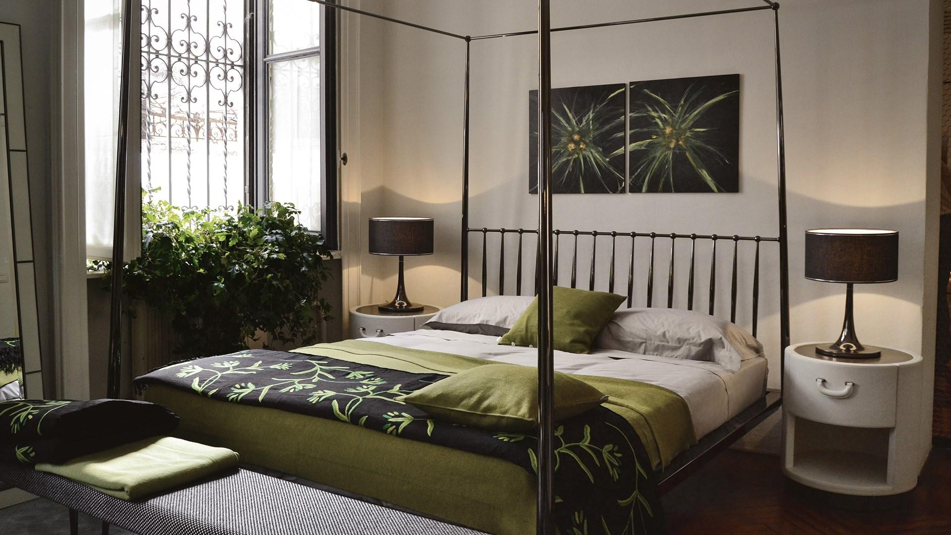 Round leather bedside table | Valentino by Cantori