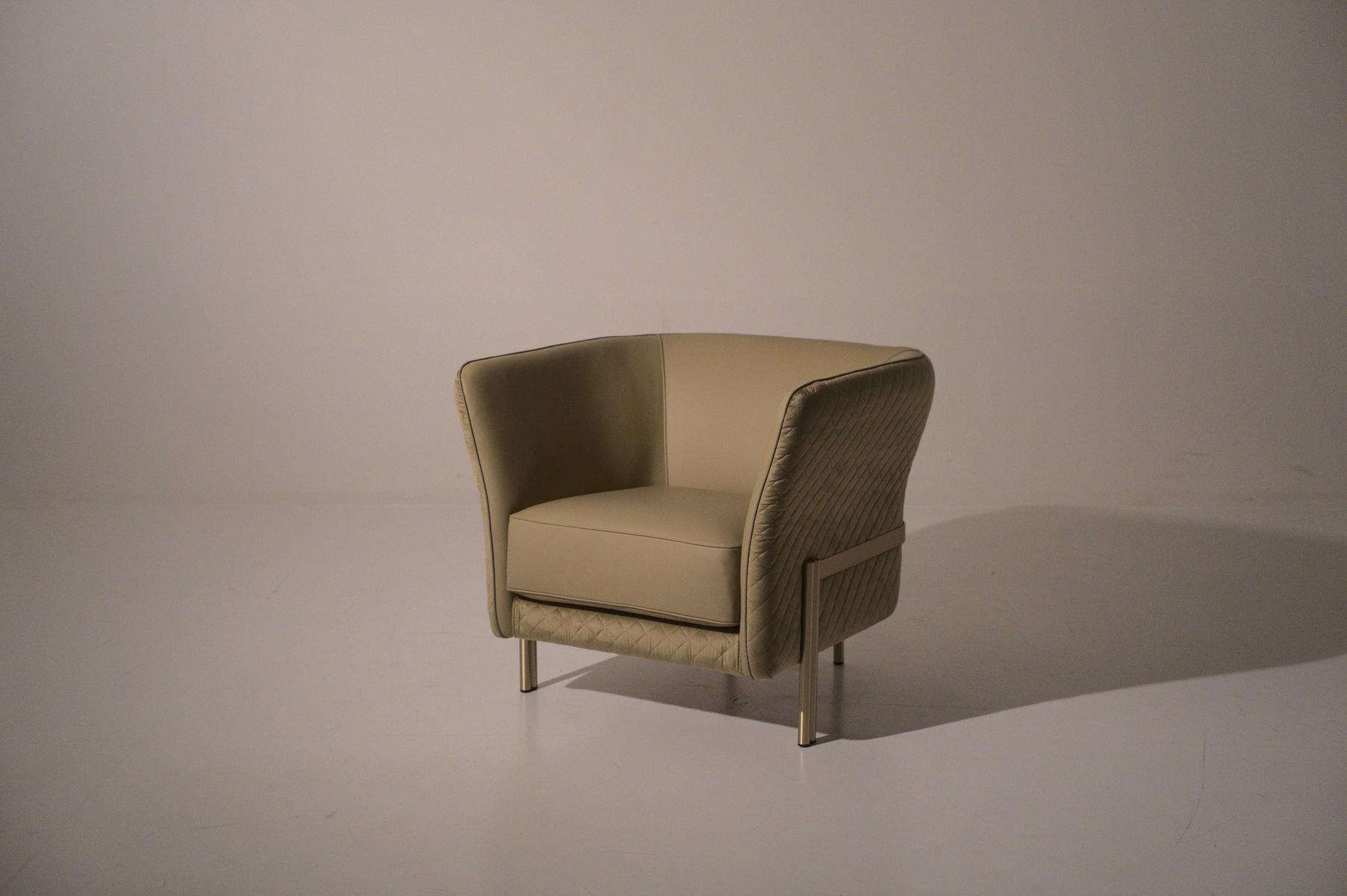 Fabric armchair with armrests | Universal by Mantellassi 1926