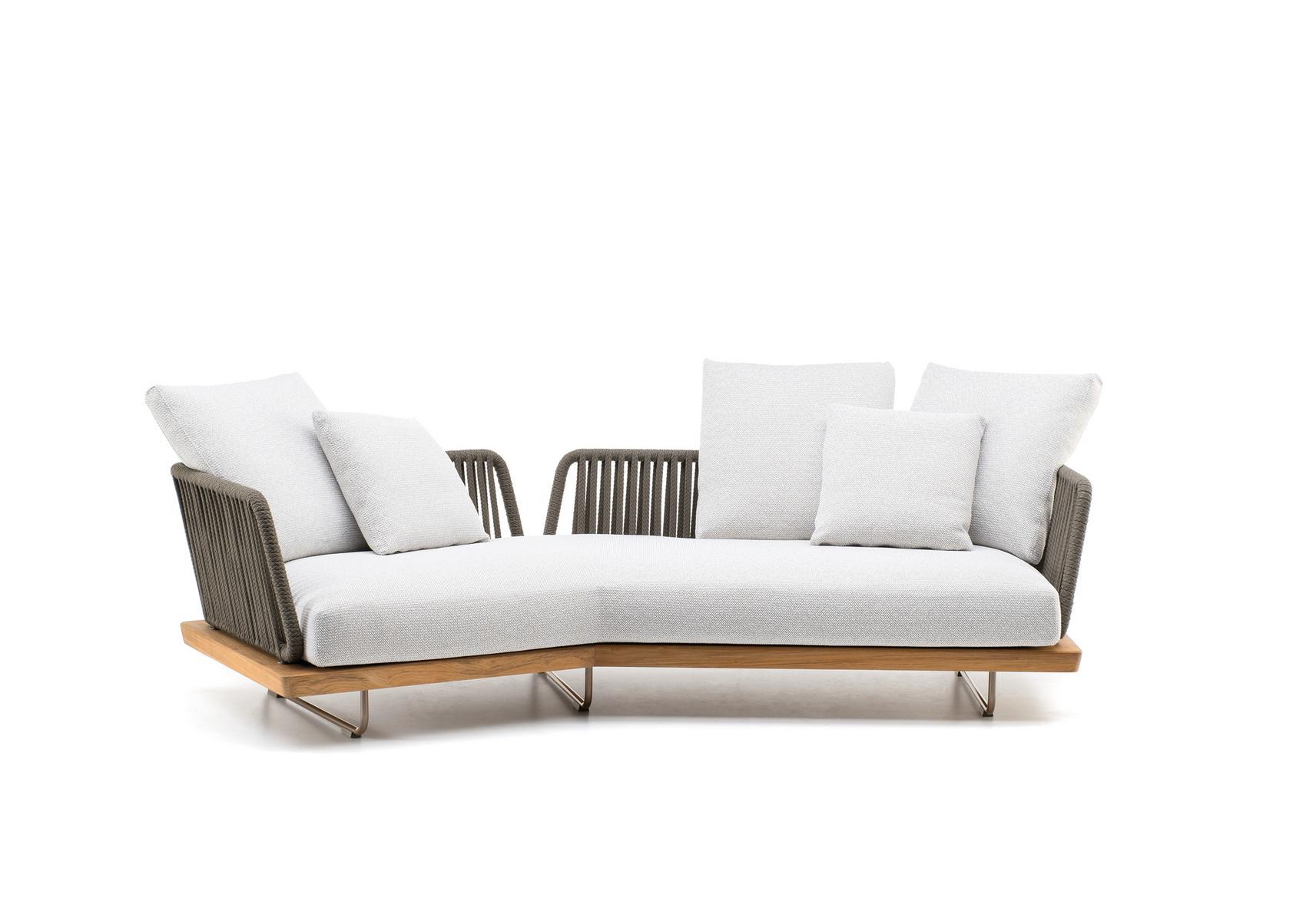 Sled base sectional garden sofa | Sunray by Minotti