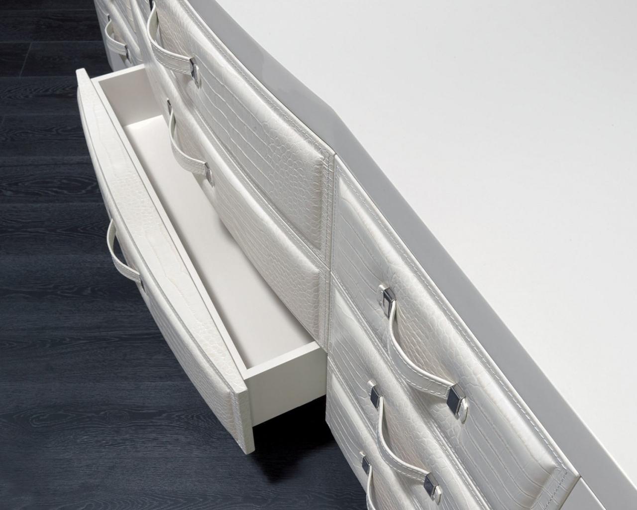 Nabuk chest of drawers in a classic style | Zion by Rugiano