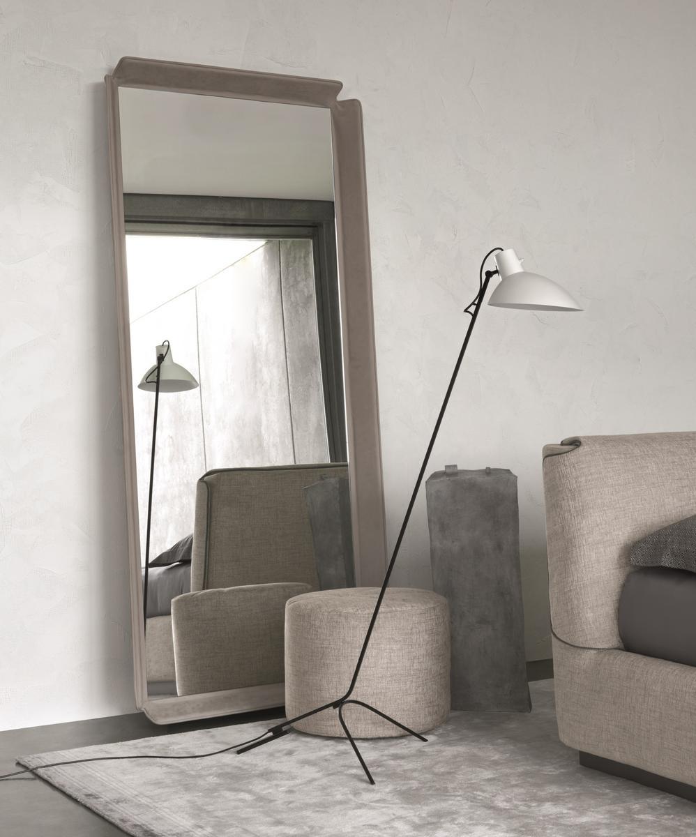 Freestanding mirror | Gentleman by Flou