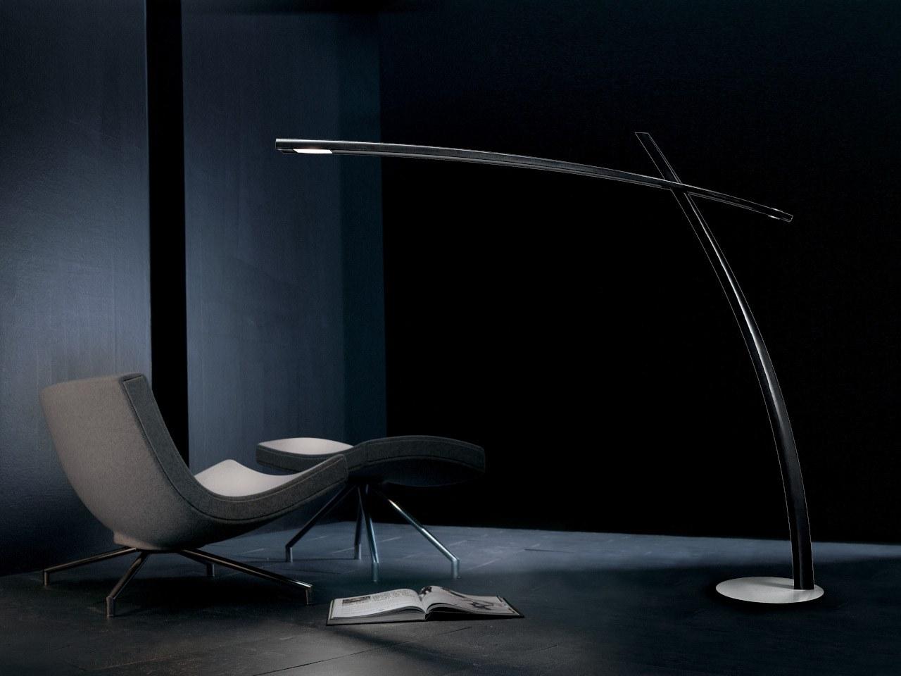 LED adjustable carbon fibre floor lamp | Katana by Leucos