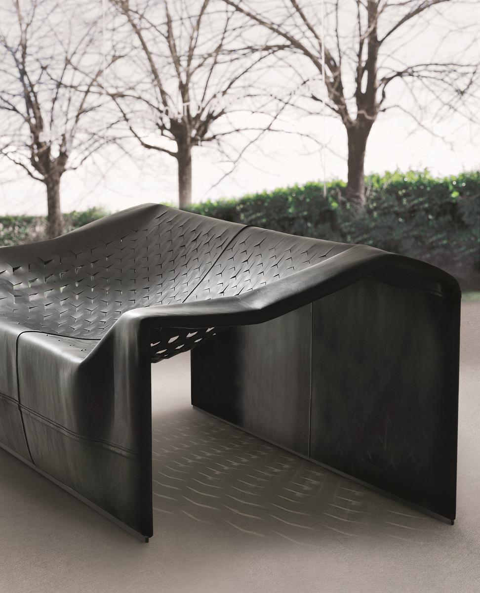 Tanned leather sofa | Skin by Molteni