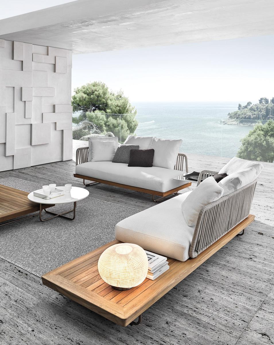 Sled base sectional garden sofa | Sunray by Minotti
