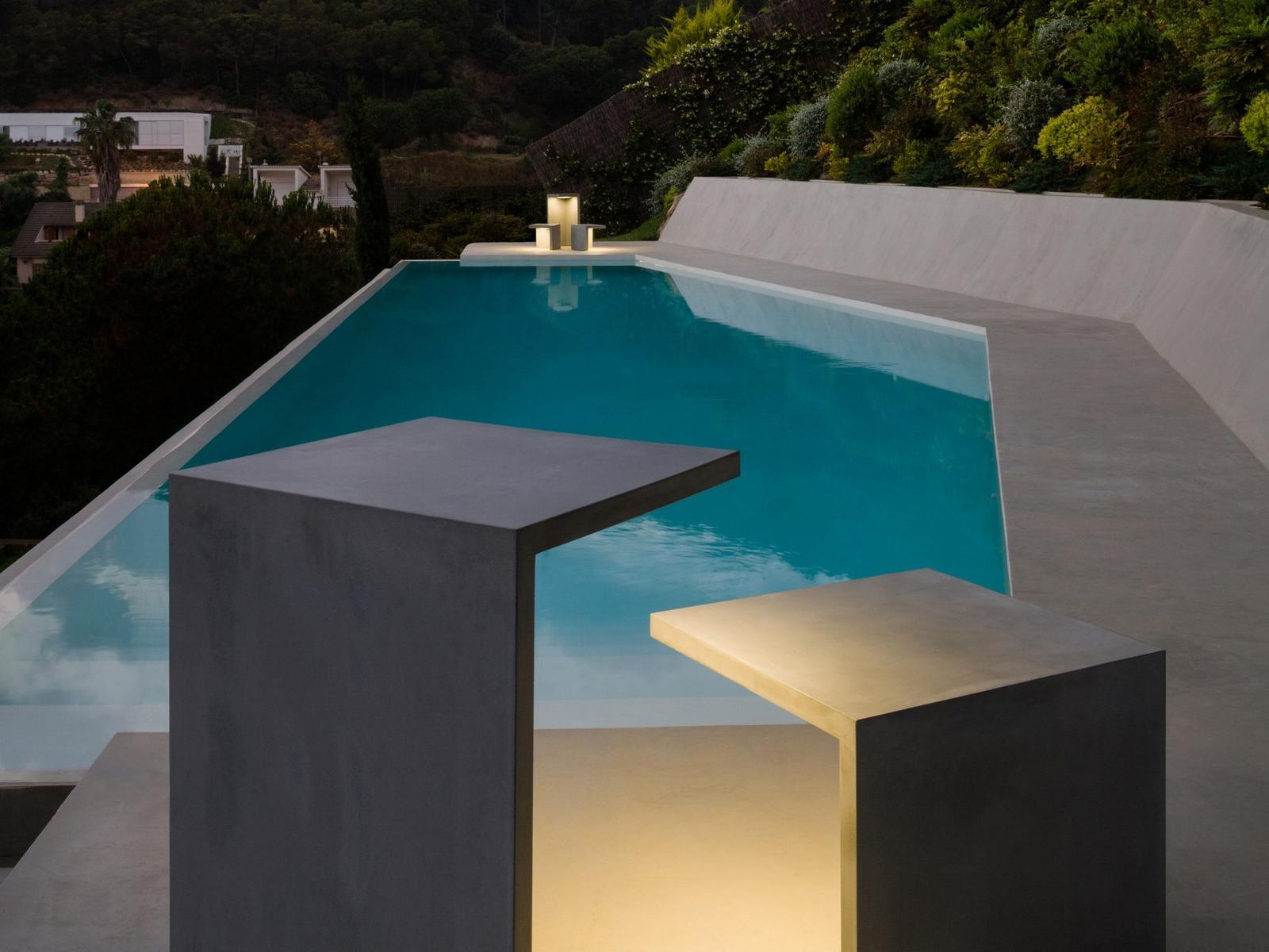 LED cement bollard light | Empty by Vibia
