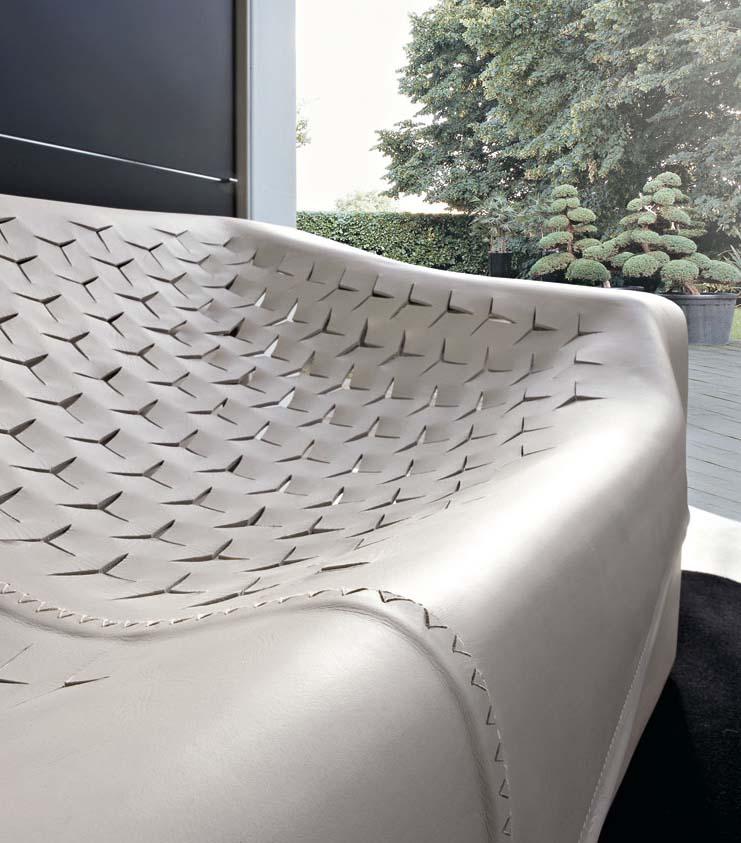 Tanned leather sofa | Skin by Molteni