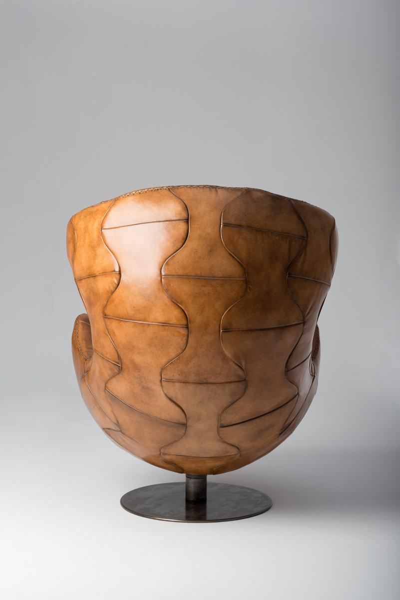 Swivel leather armchair with armrests | Pelè by Mantellassi 1926