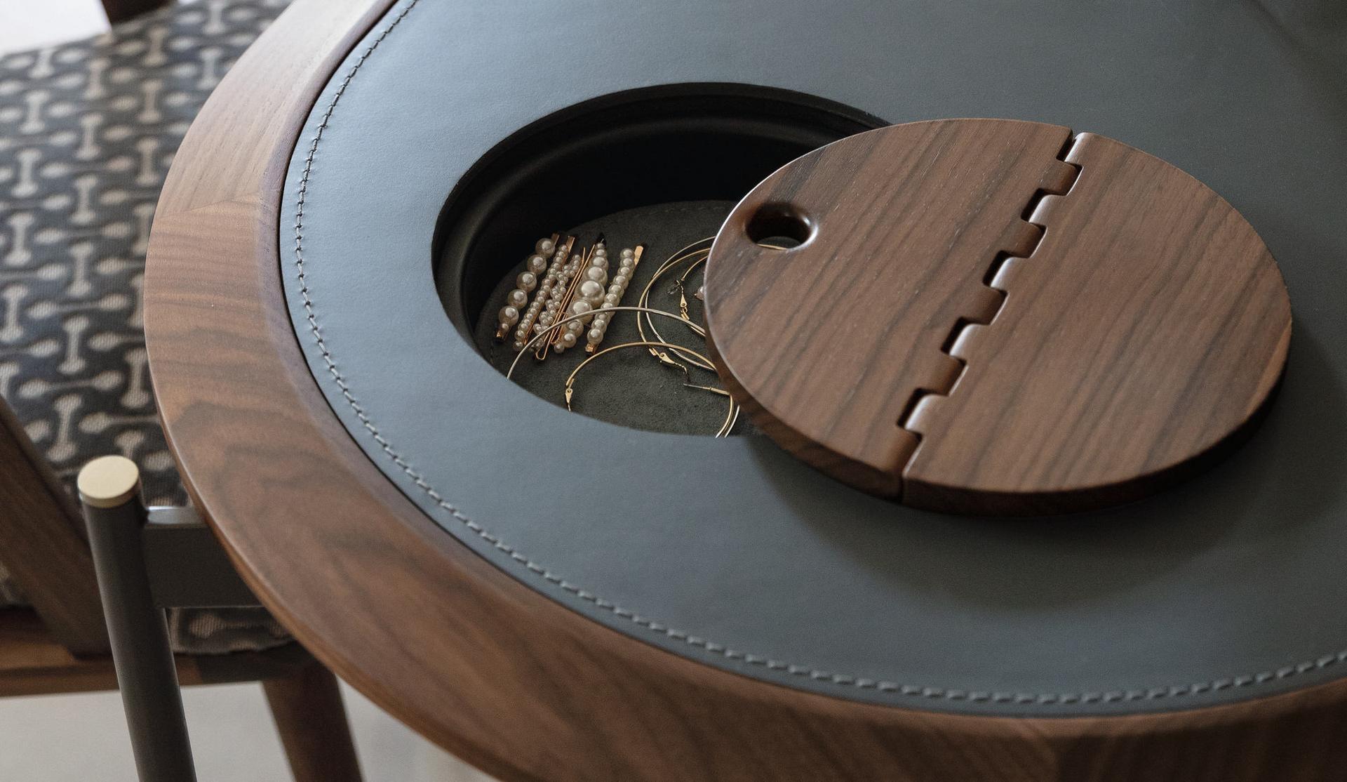 Walnut coiffeuse | Ninfea by Porada