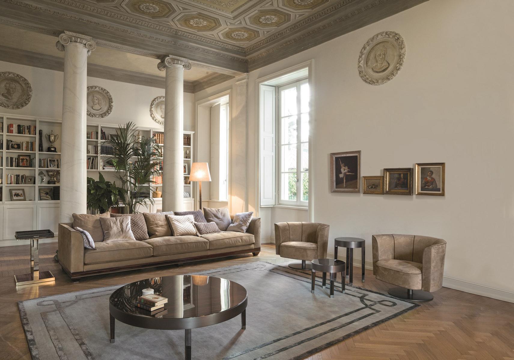 Square leather coffee table | Louis by Longhi