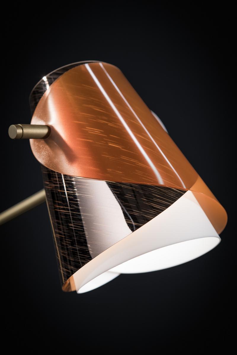 LED Lentiflex® and brass desk lamp | Overlay by Slamp