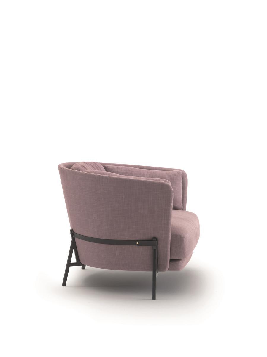 Fabric armchair with armrests with integrated magazine rack | Cradle by Arflex