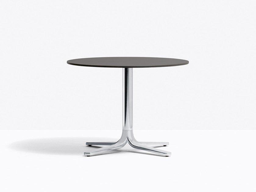 Round die cast aluminium coffee table with 4-star base | Fluxo 5465 H500 by Pedrali