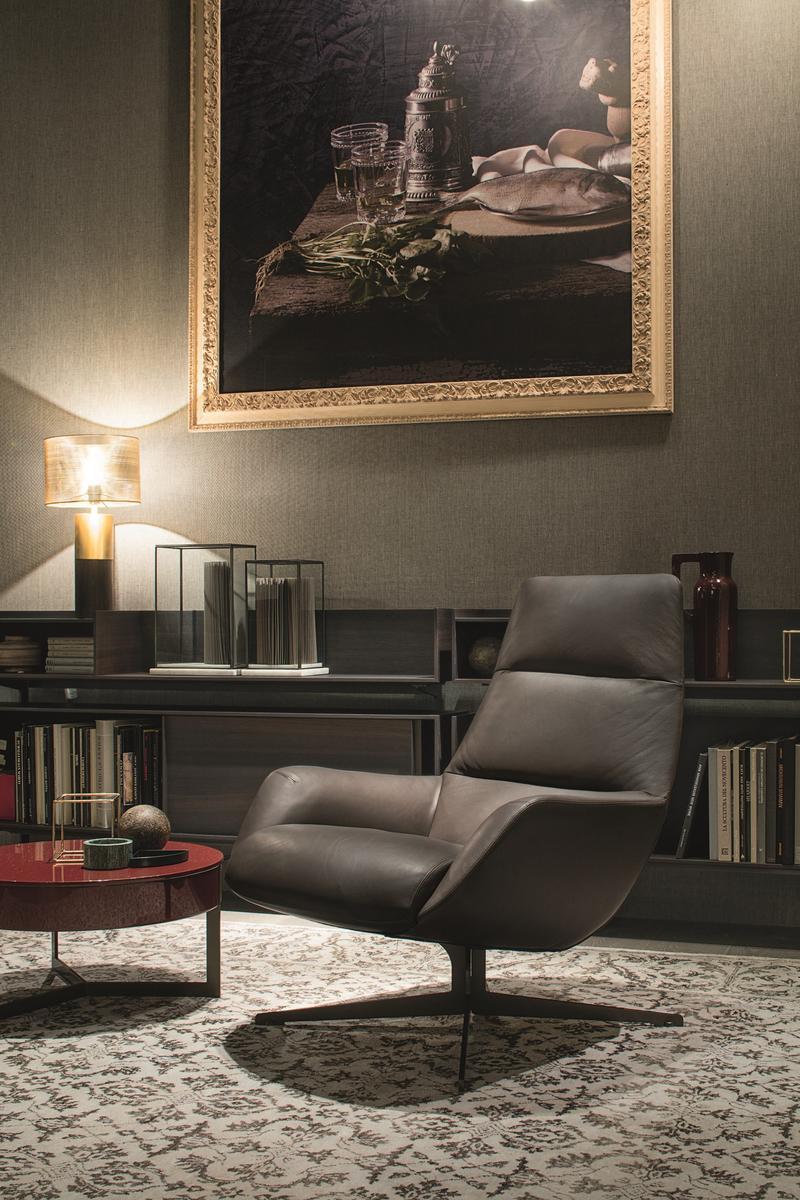 Bergere armchair with 4-spoke base with armrests | Lady Jane by Lema