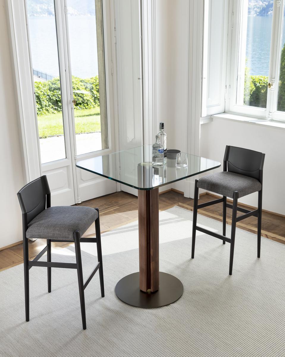 High table in canaletta walnut and glass top | Quadrifoglio Bistrot by Porada