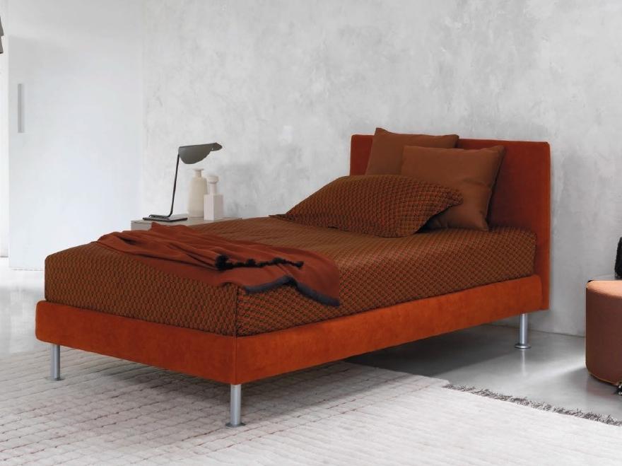 Upholstered bed on castors | Notturno by Flou