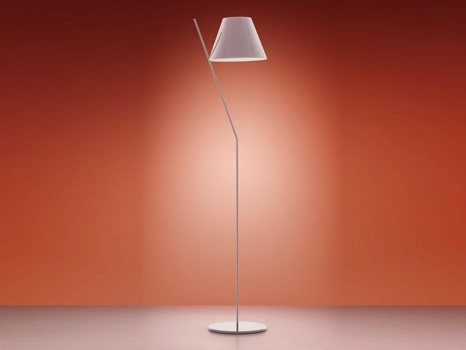 LED direct light methacrylate floor lamp | La Petite by Artemide