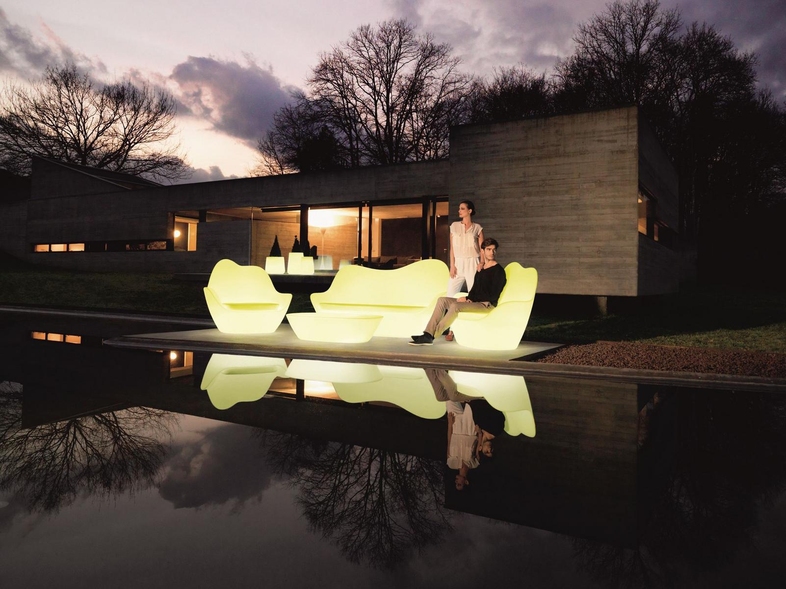 Low garden side table with Built-In Lights | Sabinas by Vondom