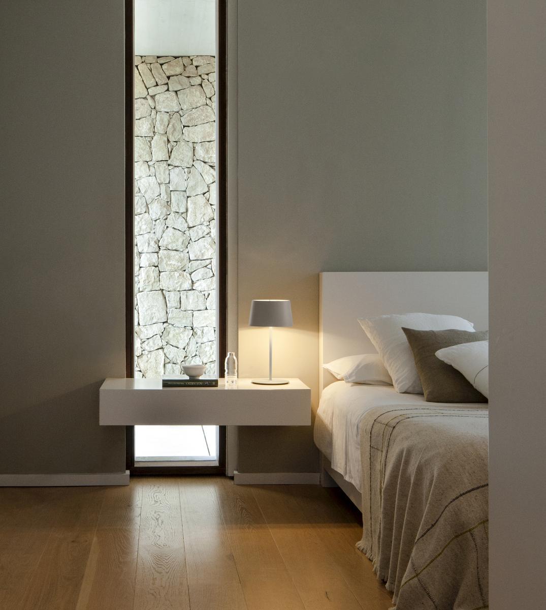 Methacrylate table lamp | Warm by Vibia