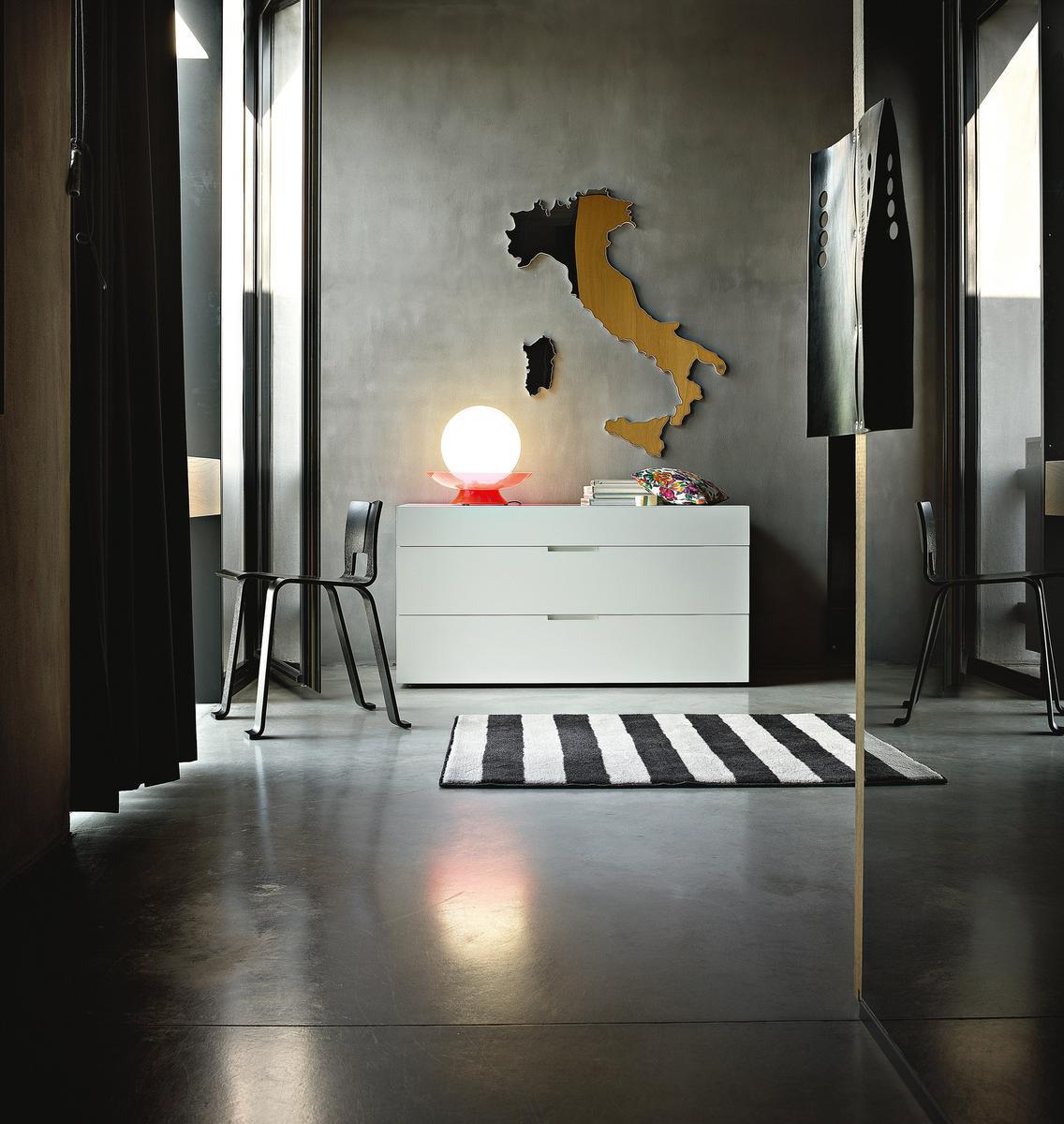 Lacquered dresser | Flin by Lema