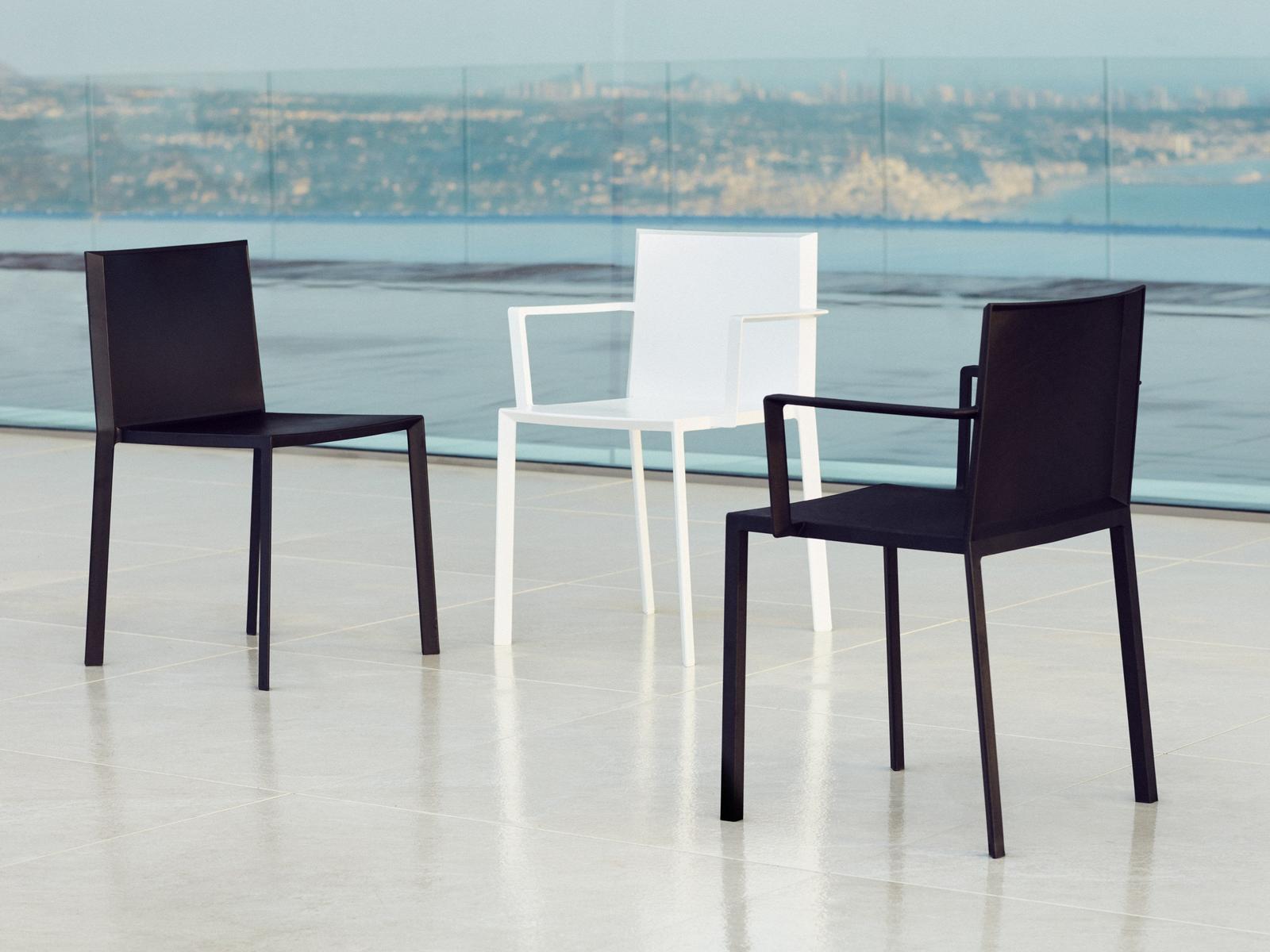 Polyamide garden chair with armrests | Quartz by Vondom