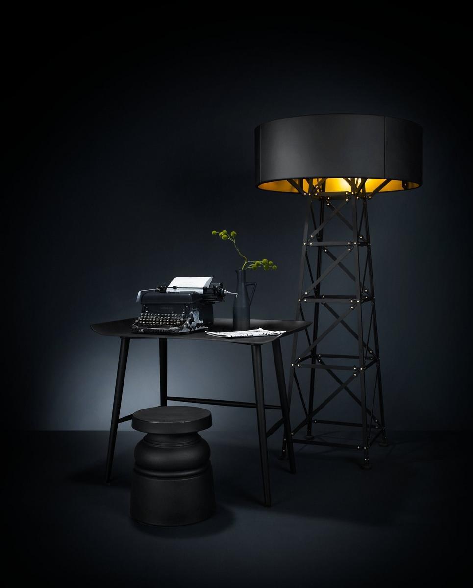 Aluminium floor lamp with dimmer | Construction by Moooi