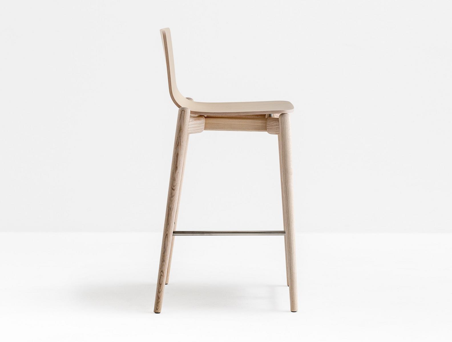 High wooden stool with footrest | Malmö 236 by Pedrali