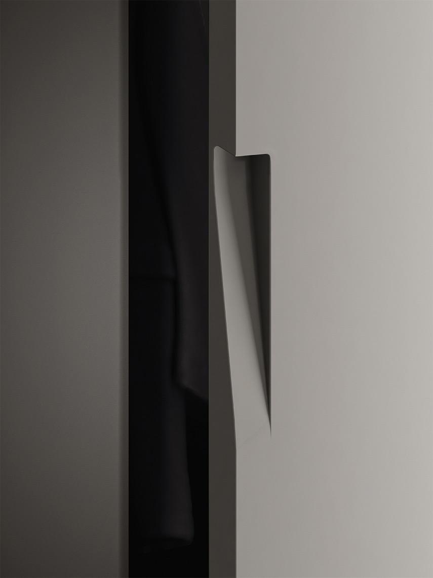 Modular lacquered wardrobe with doors | Sliver by ALF Dafre