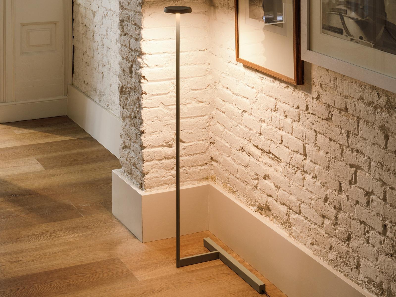 LED metal floor lamp | Flat 5955 by Vibia