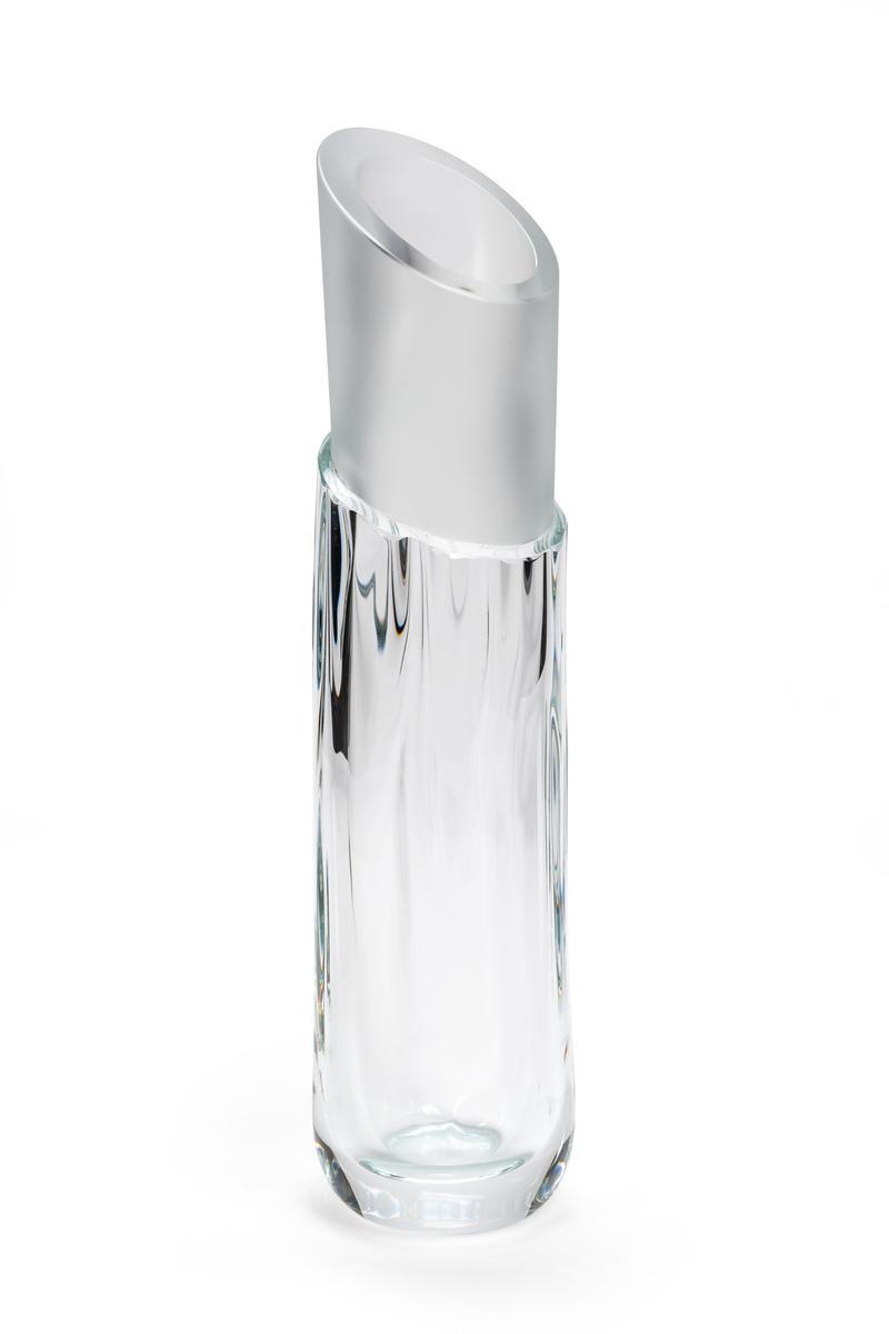Glass vase | Lipstick by Visionnair