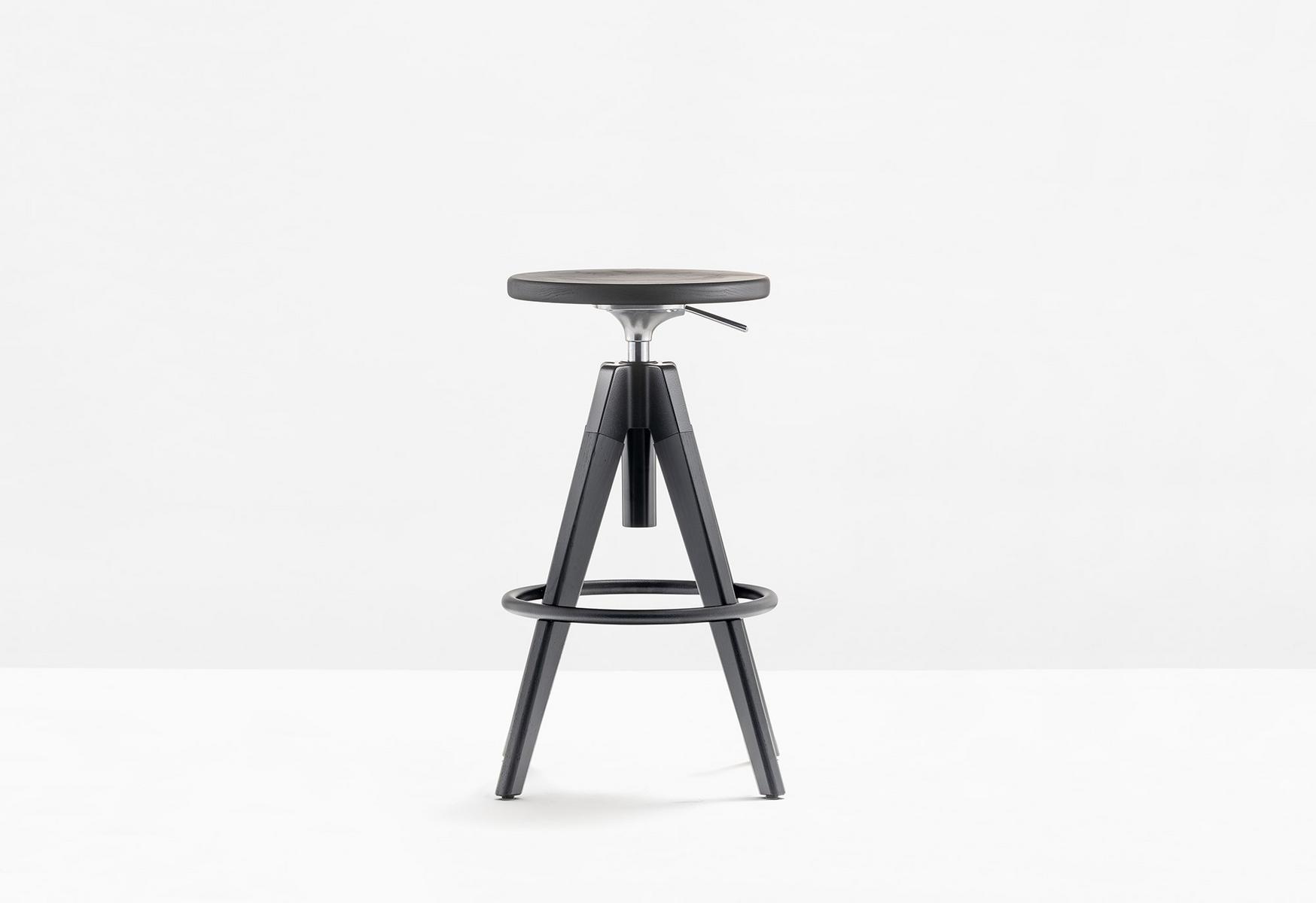 Swivel oak stool with gas lift | Arki-stool Arkw6 by Pedrali