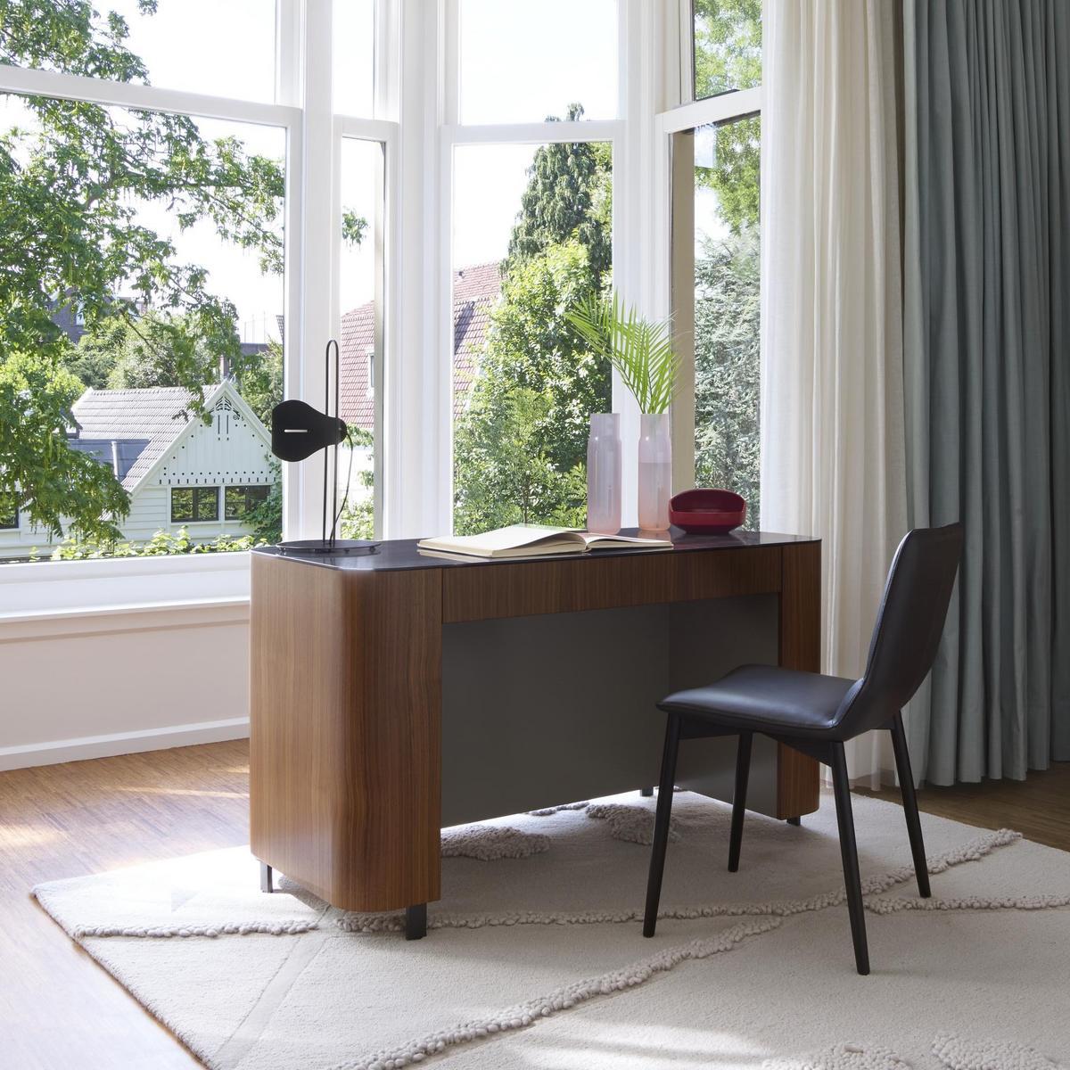 Rectangular wood veneer writing desk | Postmoderne by Ligne Roset