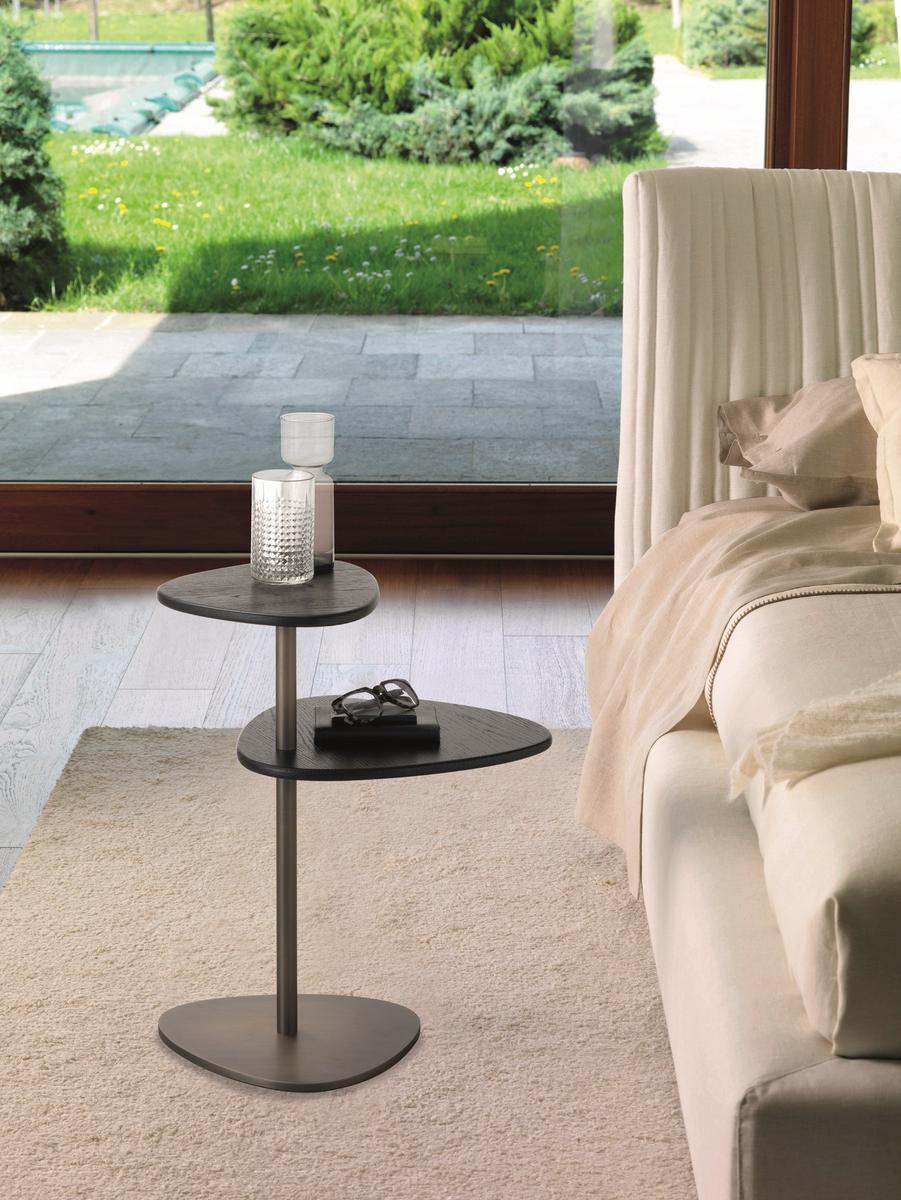 Wooden side table | Yori by Desiree