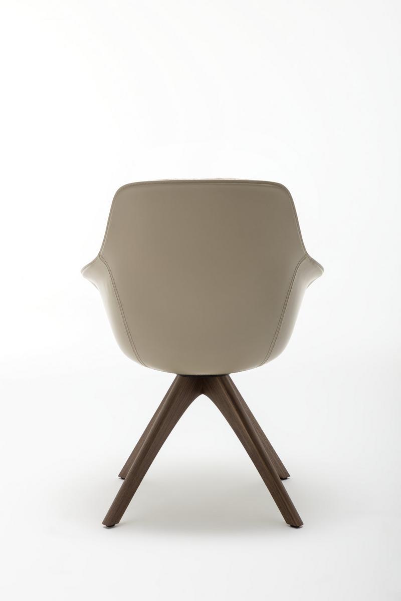 Trestle-based chair with armrests | 600 by Rolf Benz