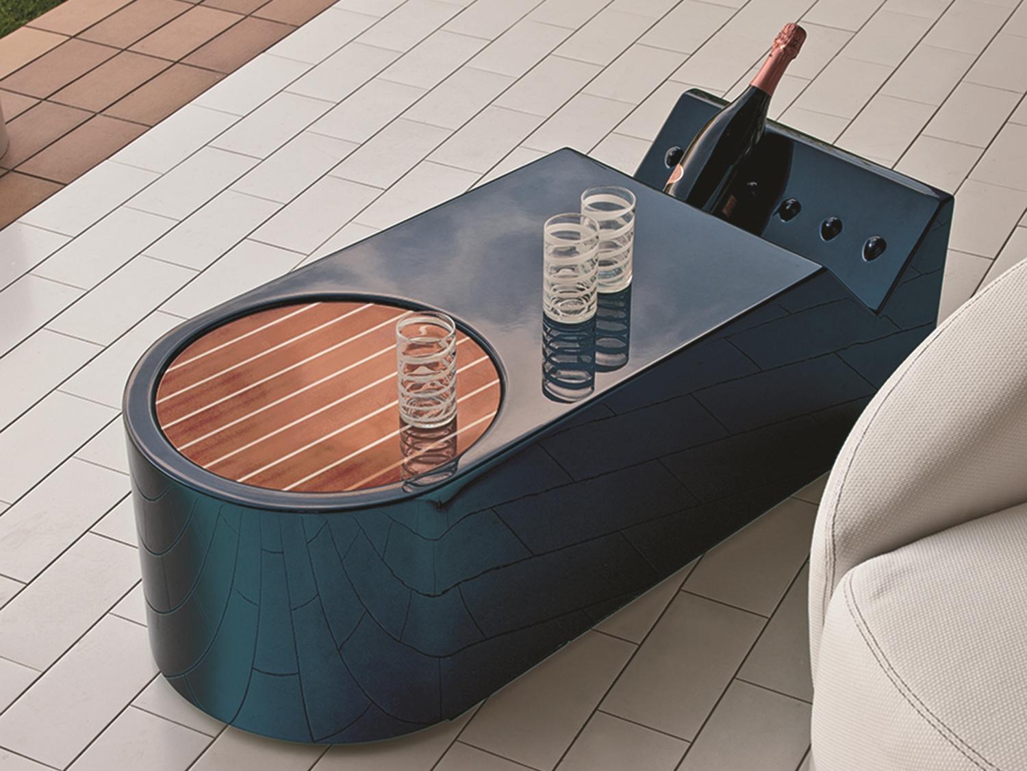 Plastic outdoor side table | Roadster by Longhi